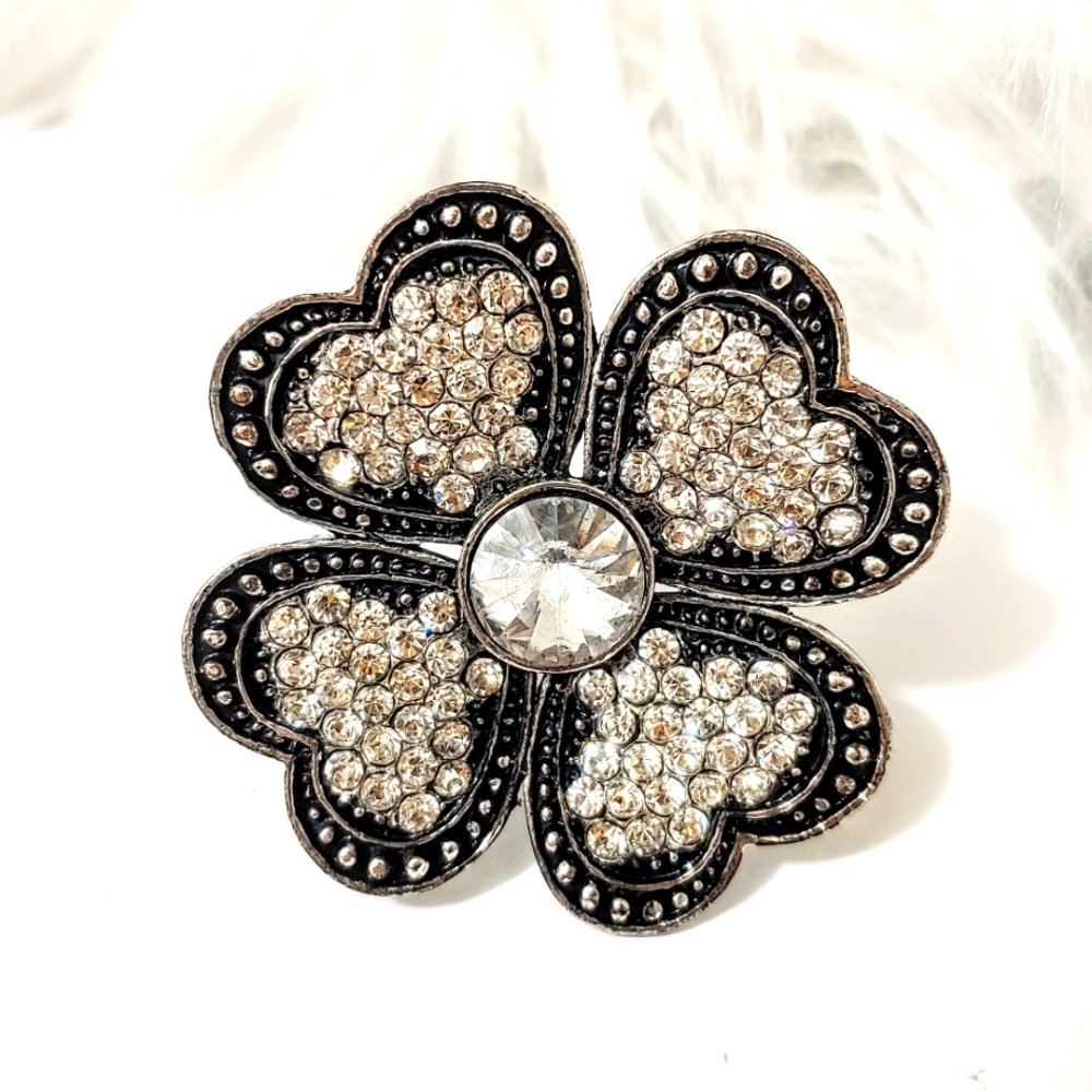 Vintage rhinestone Cloverleaf scarf ring